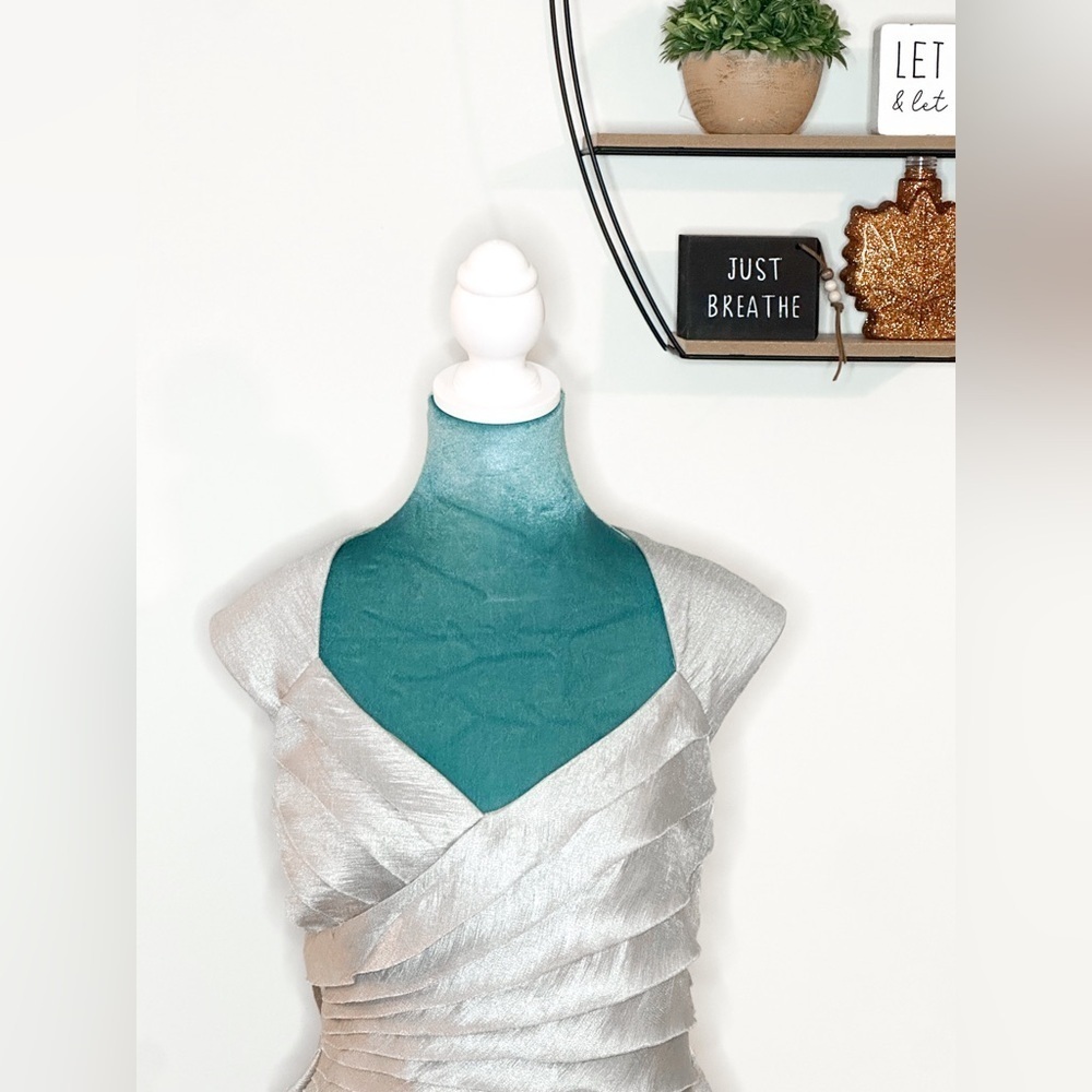 Stunning London Times Silver Elegant Dress - Size 6 for Glam Nights! - Picture 7 of 16